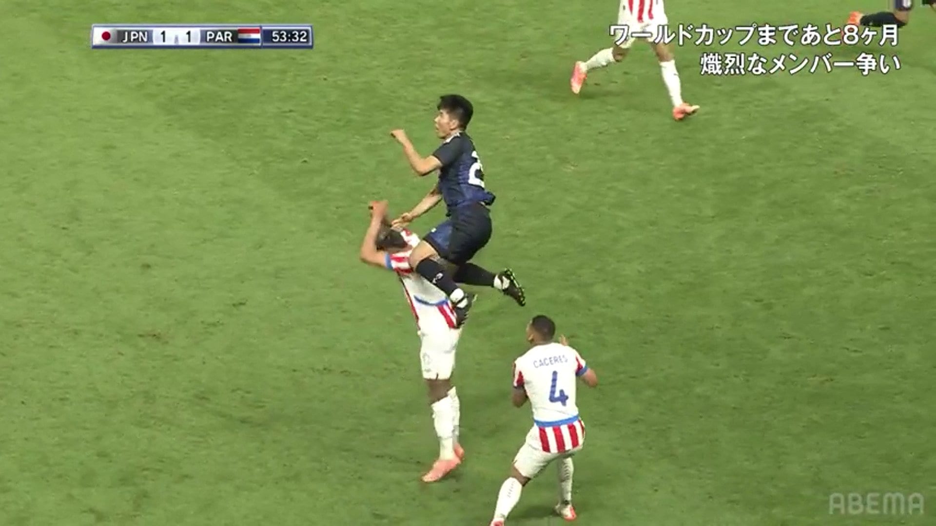 【内容】異次元のジャンプで相手の頭を飛び膝蹴りした瞬間