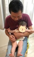 平野ノラ、孫を抱いて嬉しそうな父親の姿を公開「いっぱい抱っこしといてね」