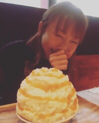 松井玲奈、大寒波中にかき氷テロ?少女のような笑顔にファン歓喜「超元気玉級威力の笑顔」