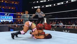 女子レスラーが悲劇の敗戦！ “カウント5”も…仲間の横やりで白星“するり”の珍事