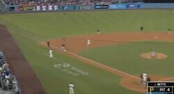 捕手が激昂！ 大谷翔平、警戒されてるのに全力スタート→“爆速盗塁”をあっさり決める… ファン騒然「走るんかい！」「そらキレるw」