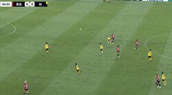 「数年に一度レベルのスーパーゴール！」豪快過ぎる40m級ミドルシュート炸裂でスタジアム騒然「理不尽」「これはエグ過ぎる」