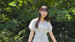 “令和の美脚クイーン”波崎天結、美脚だけでない“挑発的なポーズ”披露 SPA！デジタル写真集発売記念の誌面カット公開