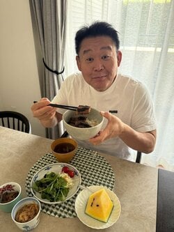 花田虎上、豪華な朝食を披露「朝からすみません」