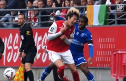 「うわぁー！」日本代表SB、“危険ハイキック”被害で絶叫悶絶…スタジアムは大ブーイング→関根大輝をファン心配「大丈夫？」