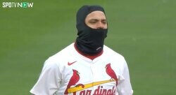 放送事故レベル！ こいつは一体、何者だ…？ “謎の覆面男”がヤバすぎる　大谷翔平を刺した強肩野手の変わった姿にファン騒然