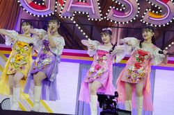 百田夏菜子と鈴木愛理ら“同級生ステージ”に絶賛の声！ももクロが大晦日に50組超の豪華アーティストらと歌の祭典『第6回 ももいろ歌合戦』