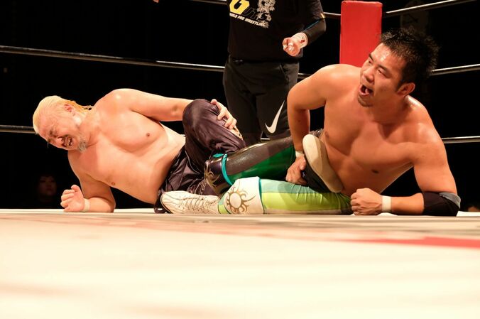 「武骨」VS「自由」プロレスを味わう2人が激突！　ガッツワールドの“永遠エース”ダイスケ、引退ロードで木高イサミと最初で最後のシングルマッチ 1枚目