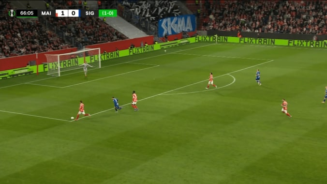 爆速ギアチェンジで“佐野回収”成功！「やっぱ一瞬が速い」「いつも競り勝ってる」大ピンチ阻止に現地ファン大拍手 5枚目