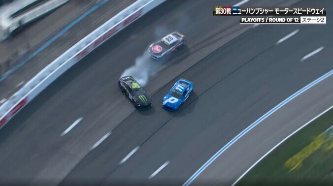 「俺は王者争いやってんだよ！」無線でブチギレ→同僚に体当たり “悪役”ドライバーの動きが物議「あれくらいで回るの知ってる」 2枚目