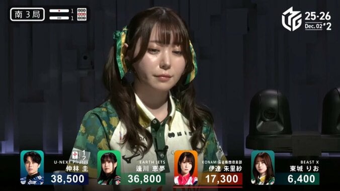 まさかの放銃に美女雀士も首をふりふり