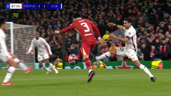 【映像】遠藤航、超速ムーブでイエロー誘発の瞬間