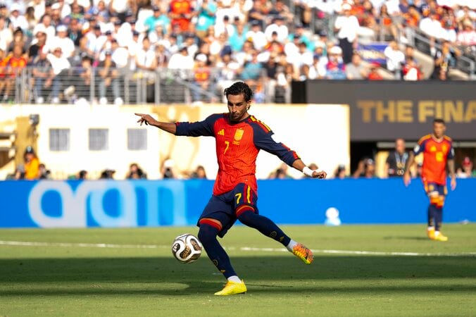 「4700万人のゴールだ」W杯優勝弾のスペイン代表フェラン、“批判”から“ヒーロー”に「神は相応しい人に報いる」メッシには「常に緊張感が…」 2枚目