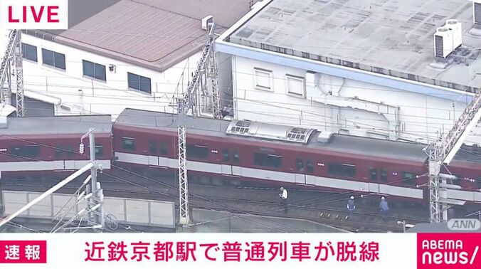 脱線した列車