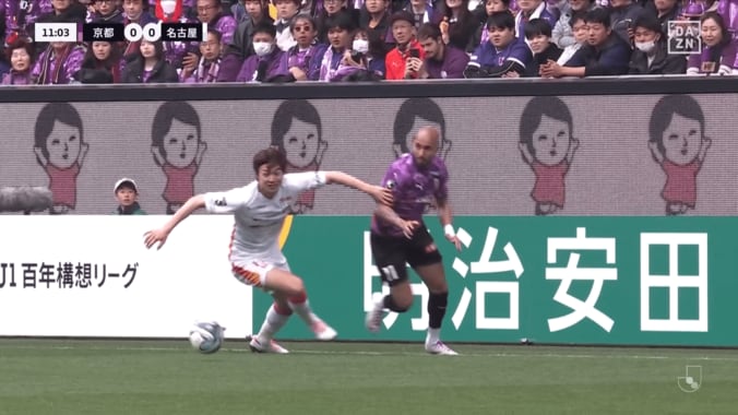 無双！「えげつない」J1月間MVPの“魔法の股抜き突破”にSNS騒然！京都トゥーリオに「今季Jリーグで見とって一番楽しい」「人間やめてる」の声 4枚目