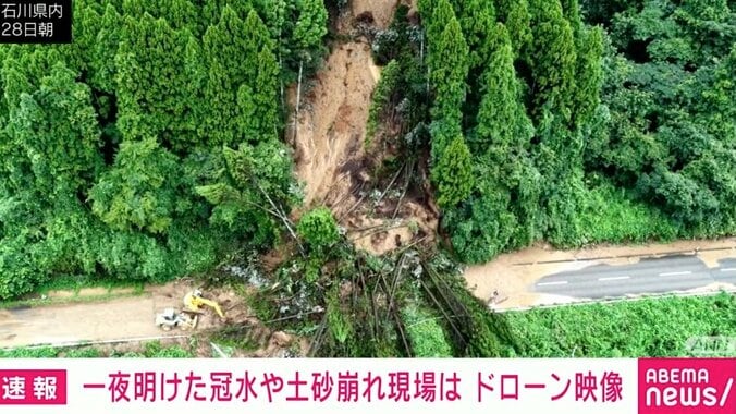 【写真・画像】「数十本の木々が根元からなぎ倒されている」「ガードレールが崖下まで…」一夜明け、上空から見た石川県の様子　1枚目