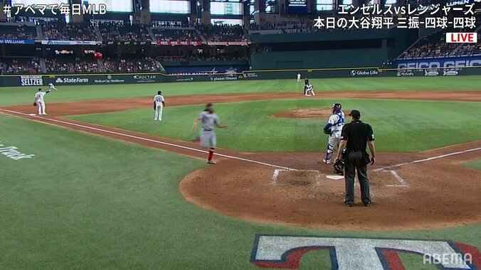 大谷翔平のチームメイトがまたも爆走 髪を振り乱しヘルメットもかかとでポーン「速すぎて笑える」「漫画みたい」 1枚目