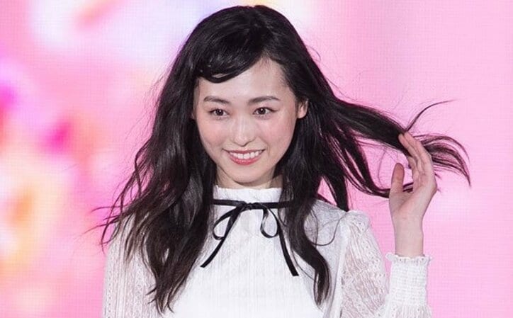 可愛すぎる人ランキング1位 福原遥 キュートな赤ずきんちゃん風ショットに絶賛の声 話題 Abema Times