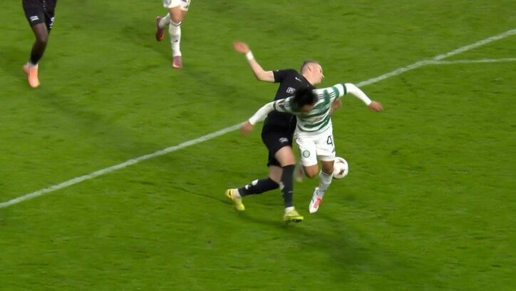 【映像】「倒されたのにファウル」の不可解判定