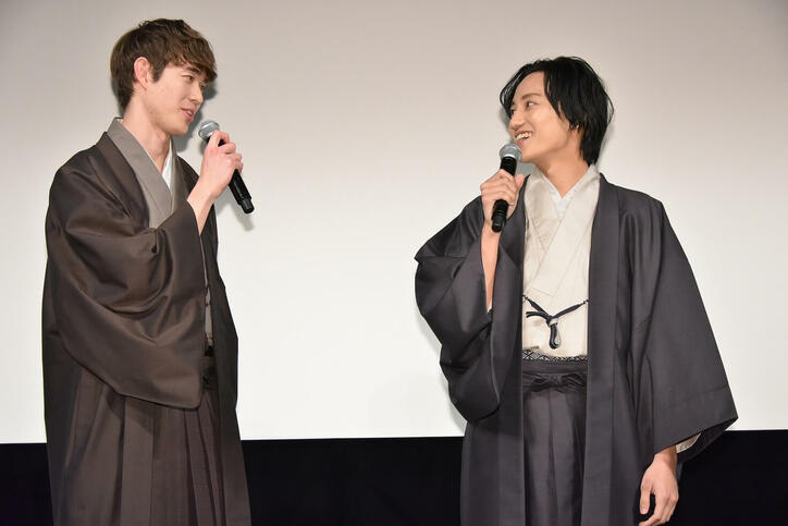 宮沢氷魚、役者としてのファーストキスのお相手は共演男優！「何人目？」と聞く