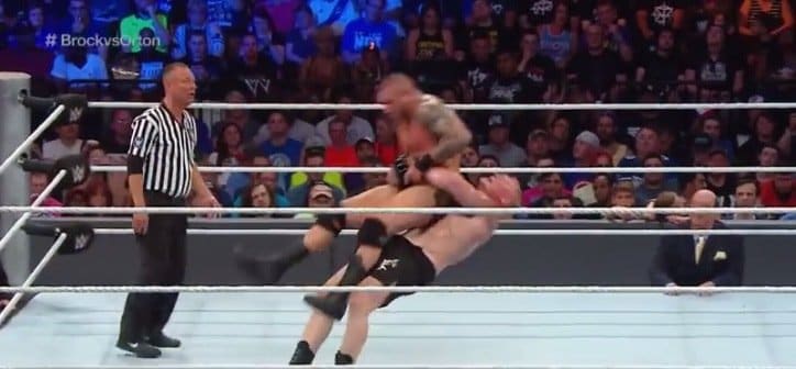 WWE史上最悪“血だるまフルボッコ”　B・レスナーが大暴走、試合後も大荒れ