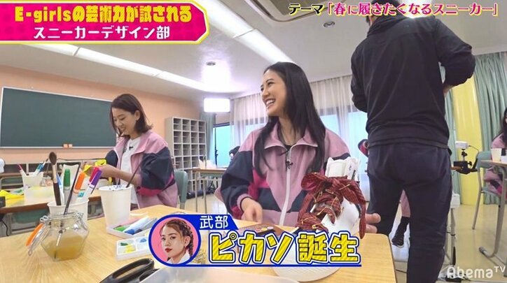 E-girls夏恋のオリジナルスニーカーが女子高生に好評!才能爆発でメンバーからは「ピカソ誕生!」の声