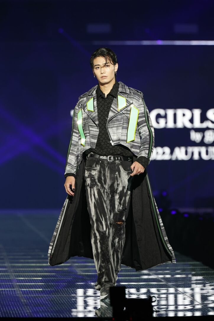 『オオカミちゃんくん』メンバー10人揃って“イルミコーデ”でランウェイ堂々闊歩「最高のステージ」と反響【TGC2022】