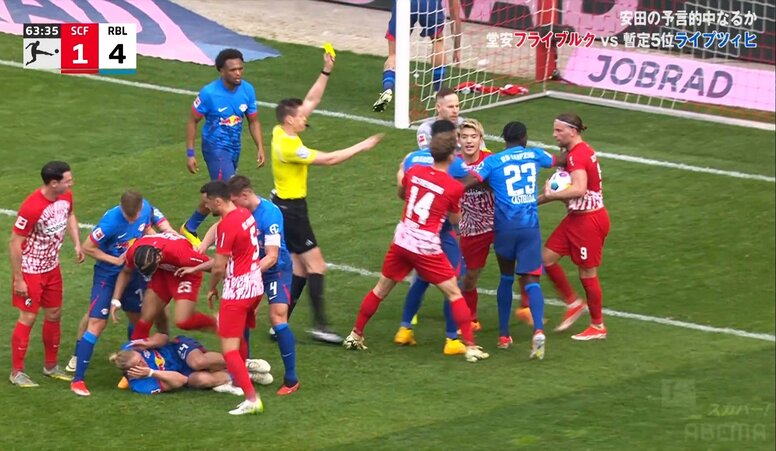 遅延行為にブチギレ！ 堂安律が慌てて止める乱闘勃発…「ボール寄越せや」と押し倒す→揉み合いに発展の一部始終「やめろやめろー」「落ち着くんだ」