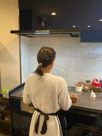 尼子勝紀『顔を隠して』