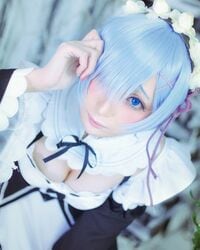 11月25日は“いい双子の日”！人気コスプレイヤー・カモミールが「リゼロ」ラム・レム姉妹の美麗コス披露