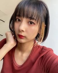 モデル雀士の岡田紗佳、イメージ一変の脱色インナーカラーが大好評「かっこいいし美しい」