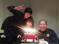 平愛梨、誕生日に妹のサプライズで三瓶が登場「ありがとうがとまらない」