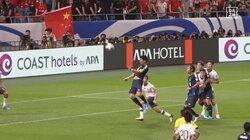 嘘だろ？遠藤航がマークを外して “完全ドフリー” からの強烈ヘッド弾！「準備してた形」完璧ブロックと華麗なかわしで中国代表をハメた瞬間