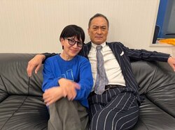 戸田恵子、渡辺謙との2ショット公開「開演前にご挨拶っと」