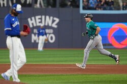 本塁打王カル・ローリーが同点弾、マリナーズがリーグ優勝決定S初戦に勝利