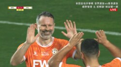 衝撃ゴラッソ！ 51歳レジェンドが“圧巻ノールックショット”を炸裂「ギグスうめぇ！」「最高すぎる」敵味方を完全に騙した瞬間