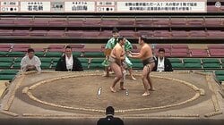 「あ、すみません」力士と力士があわや“ごっつんこ” 立ち合い“待った”で初々しい珍事