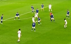 「プレミア移籍まったなし」佐野海舟の“急反転パスカット”に騒然！ビッグクラブ勢の連携を1人で“神回収”「流石だ」