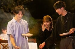 BBQ中に「どっちの方が気持ちが強い？」可愛すぎる高2女子をめぐり男子2人が目の前でバチバチ！『今日好き』フーコック島編第4話