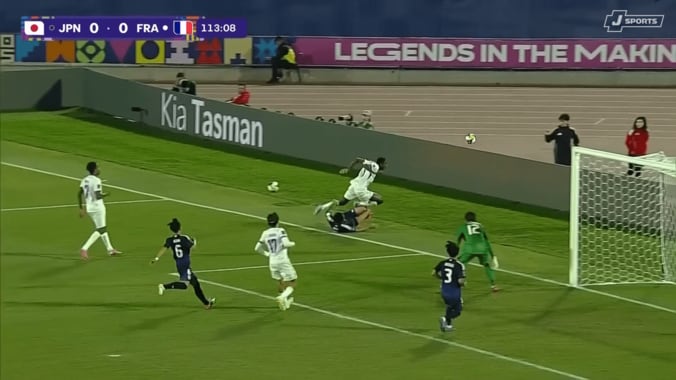 見事なタックルだったがまさかの映像判定に