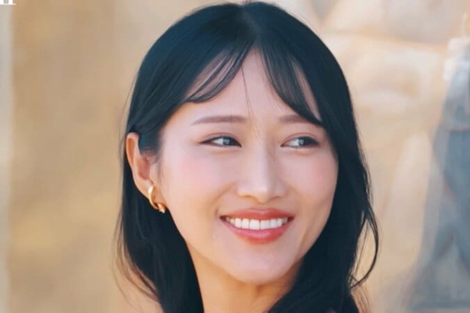 【写真・画像】9頭身レースクイーン、大胆ビキニ姿で滑り台！ハイスペイケメンたちの元へ飛び込む様子に「なにこれ!?」「これは最高」の声　1枚目