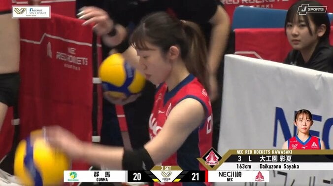 女子バレー、狩野舞子も驚いた本職リベロの超絶サーブ ピンチサーブで華麗な一打 2枚目