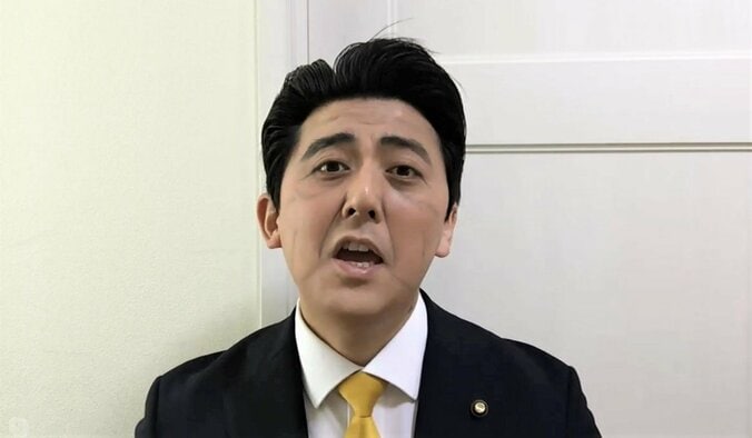 安倍総理のパロディ動画で話題の芸人 新妻との共演要請に「自粛を呼び掛けている」と皮肉 1枚目