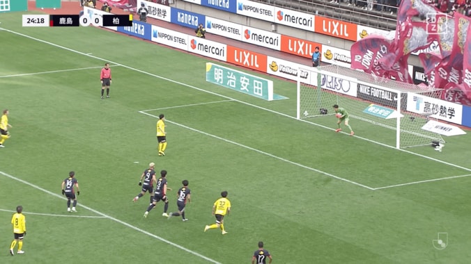 SNS騒然！日本代表FW、まさかの“ど真ん中PK”失敗…「早川にパネンカは最悪」「そんなバレバレな…」MVP守護神に駆け引きで惨敗 3枚目