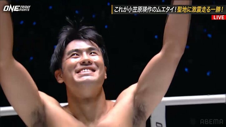 「立ったまま失神してる」衝撃KO、日本人ファイターの“秒殺”劇に聖地激震! 「右フックの瞬間に止まった…」驚きの声続々