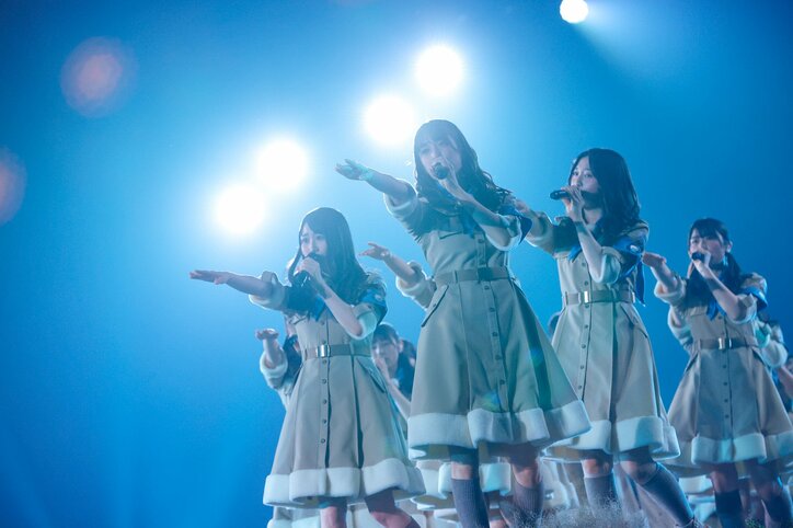 日向坂46、聖夜に“ファンタジーな世界“のパフォーマンスでおひさま魅了 松田好花が涙の復帰 宮田愛萌も影ナレで登場した22人の「ひなくり2020」