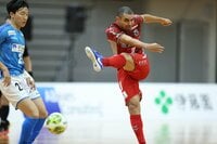 まるでキャプテン翼の“イーグルショット”…超低空シュートがネットで話題に 【ABEMA TIMES】