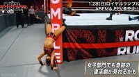 失格寸前の女子レスラー、驚異の身体能力を発揮「おぃ、マジかよ」実況驚愕 “逆立ち”による大復活 予測不可能な『ロイヤルランブル』とは