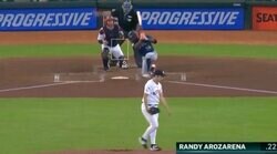 菊池雄星、シーズン“200奪三振”達成の瞬間　“腕組み男”が空振り&崩壊… 落ちまくる“魔球”が「エグすぎ」