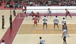 男子バレー、まるで野球の“ナックルカーブ”！？ 鋭く曲がって落ちる“魔球サーブ” エグすぎる軌道に相手選手も思わずジャンプ